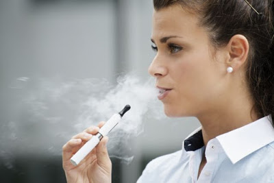 Ηλεκτρονικά τσιγάρα με γεύση, ακόμα και χωρίς νικοτίνη επιδεινώνουν το άσθμα - Φωτογραφία 1