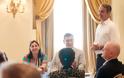 Άλμπερτ Μπουρλά: Συνάντηση με Μητσοτάκη για το digital hub της Pfizer - Φωτογραφία 2
