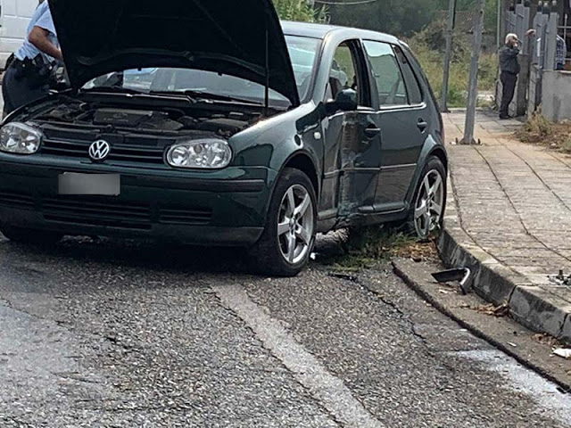 ΑΓΡΙΝΙΟ: Σύγκρουση αυτοκινήτων στη διασταύρωση Τριαντέικων – στο νοσοκομείο μία γυναίκα (φωτο) - Φωτογραφία 2