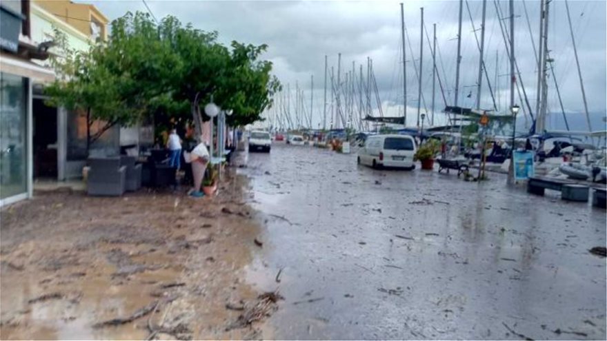 ΦΩΤΟΣ «Σαρώνει» η κακοκαιρία: 10.500 κεραυνοί - Φωτογραφία 13