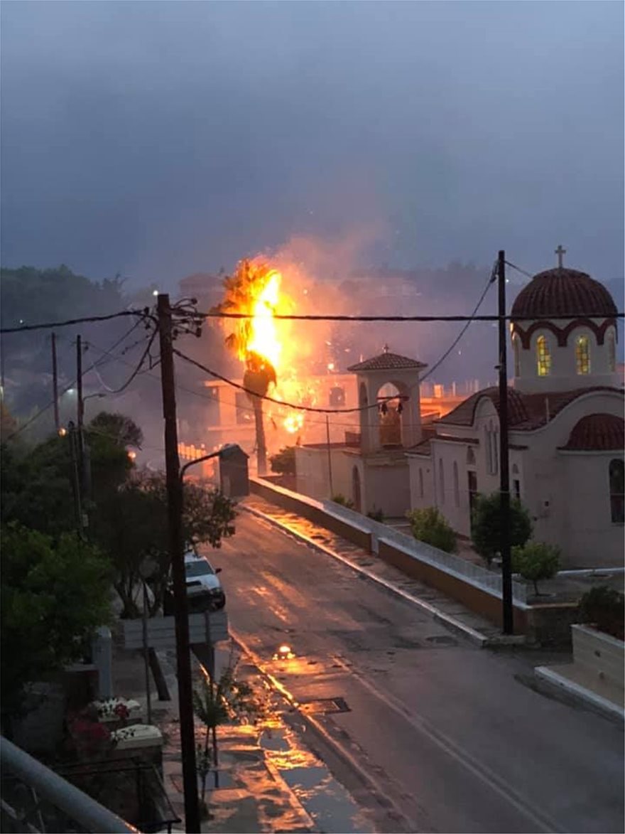 ΦΩΤΟΣ «Σαρώνει» η κακοκαιρία: 10.500 κεραυνοί - Φωτογραφία 7