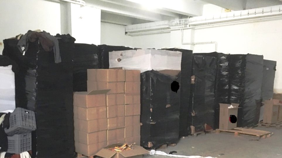 Έκρυβαν 83.680 πακέτα λαθραία τσιγάρα σε αποθήκη στην Κηφισιά - Φωτογραφία 1