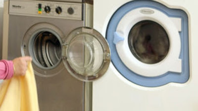 Το πλύσιμο των ρούχων στα «ευαίσθητα» απελευθερώνει πολύ περισσότερες μικροΐνες πλαστικού - Φωτογραφία 1