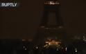Γαλλία: «Έσβησε» ο Πύργος του Άιφελ για να τιμήσει τον Ζακ Σιράκ