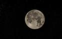 Η πρώτη φωτογραφία από το μυστηριώδες γυαλιστερό «ζελέ» στη σκοτεινή πλευρά της Σελήνης (pic)