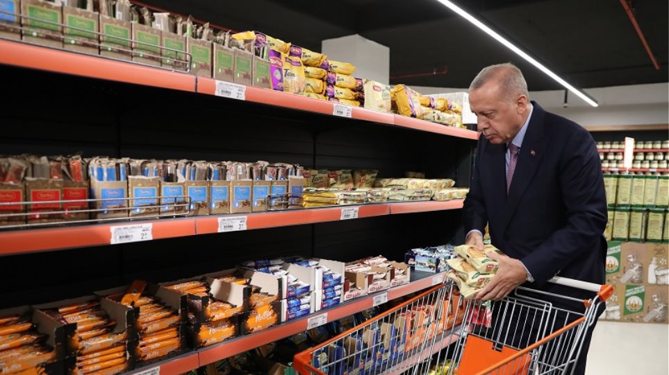 Τουρκία: Μετά την καθέλκυση της κορβέτας, ο Ερντογάν πήγε για ψώνια στο σούπερ μάρκετ - Φωτογραφία 1