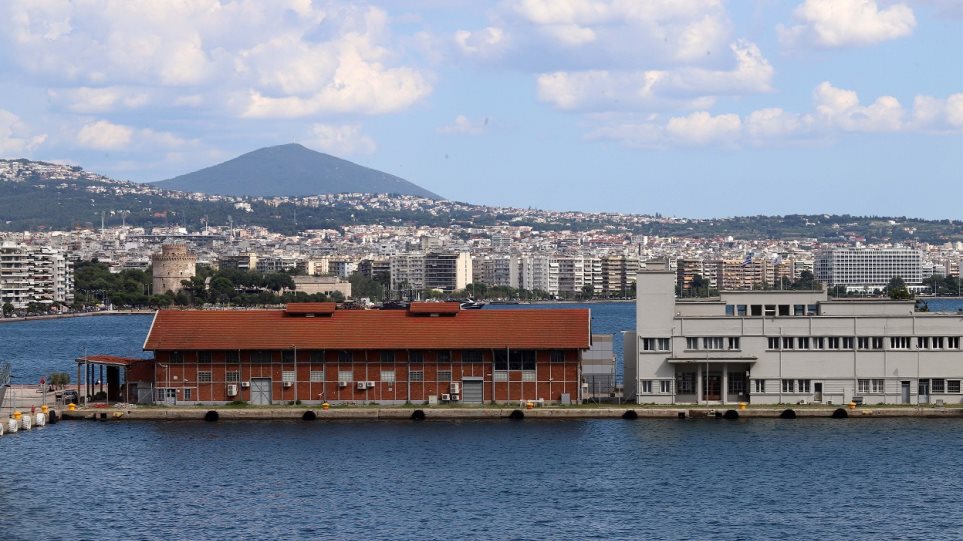Θεσσαλονίκη: Υπό κράτηση ο Λιμενάρχης και οι έξι πλοηγοί του λιμανιού - Φωτογραφία 1