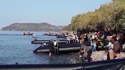 Λέσβος: 7 βάρκες με 300 μετανάστες κατέπλευσαν σε ...10 λεπτά! - Φωτογραφία 1