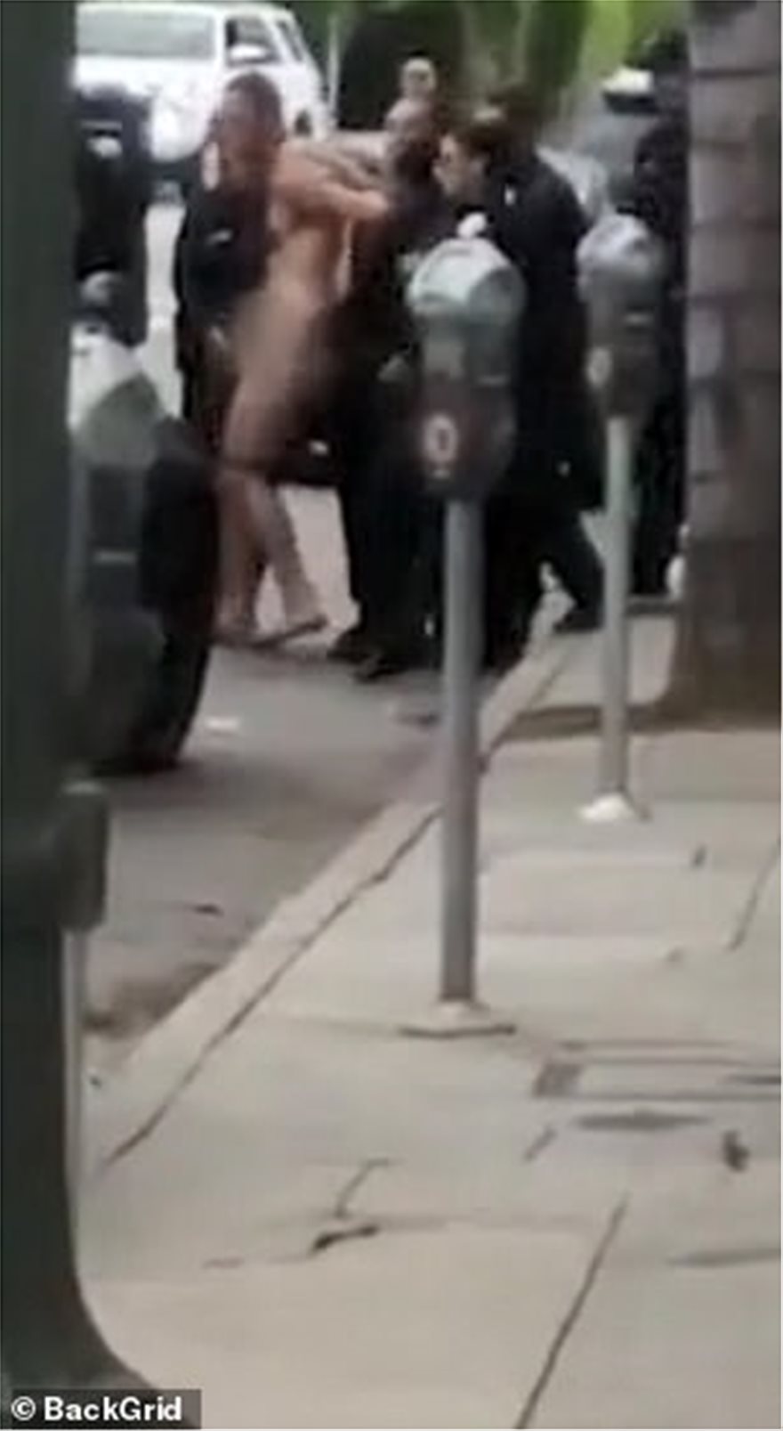 ΒΙΝΤΕΟ.Μέγκαν Μαρκλ: Συνελήφθη ο ανιψιός της γυμνός και ουρλιάζοντας στους δρόμους του Χόλιγουντ - Φωτογραφία 2