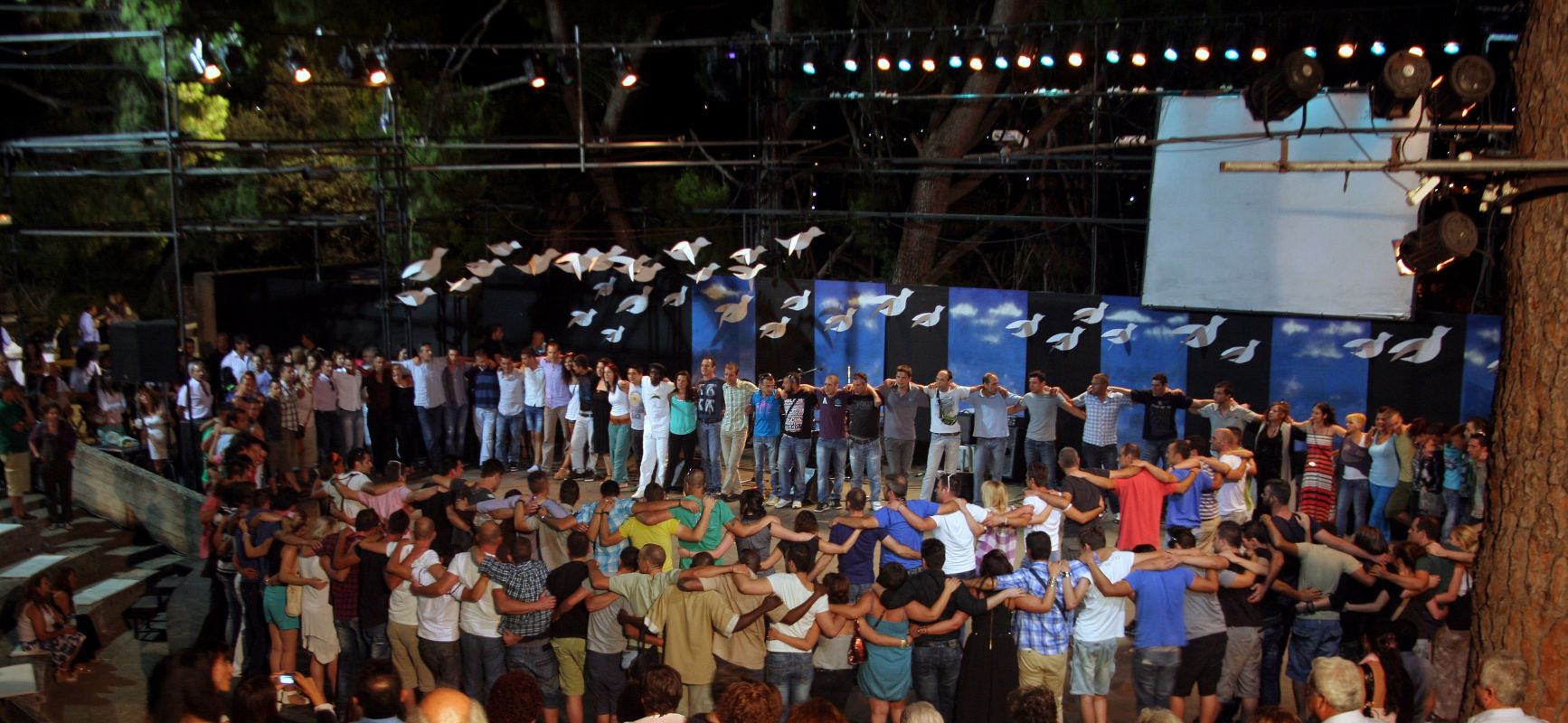 “Κάτω τα χέρια απ’ το ΚΕΘΕΑ”: Μεγάλο κύμα συμπαράστασης ενάντια στα σχέδια της κυβέρνησης - Φωτογραφία 2