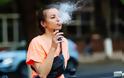 Ηλεκτρονικό τσιγάρο: Βλάβες που προκαλούνται από… τοξικά αέρια στους πνεύμονες των καπνιστών