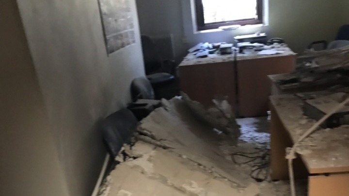 Κατέρρευσε οροφή στο γραφείο Πληροφορικής του Ιπποκρατείου νοσοκομείου Θεσσαλονίκης - Φωτογραφία 1