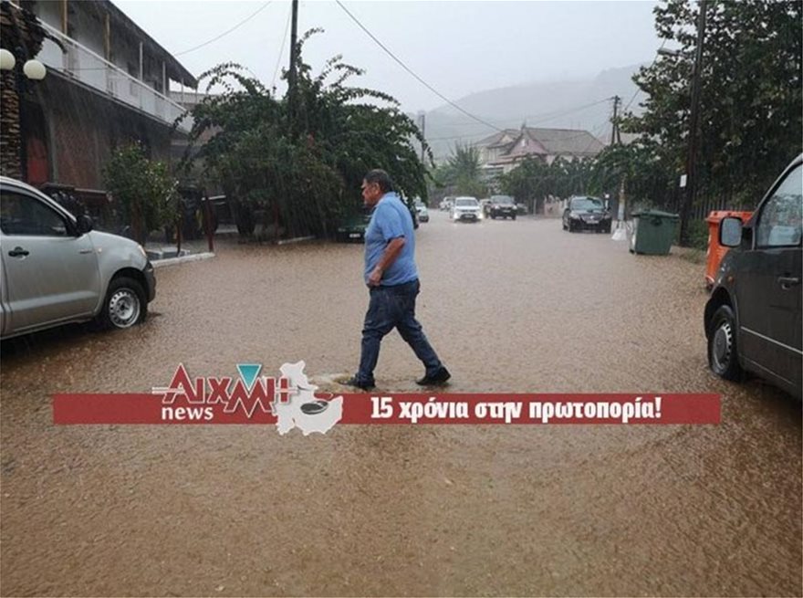«Σαρώνει» η κακοκαιρία τη δυτική Ελλάδα - Υδροστρόβιλοι, πλημμυρισμένα σπίτια και καταστήματα - Φωτογραφία 5