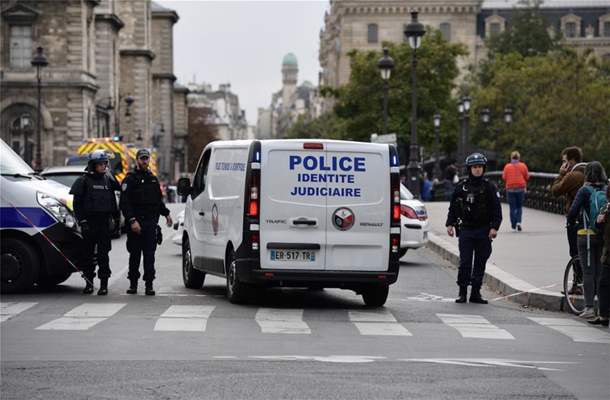 Παρίσι: Τέσσερις νεκροί αστυνομικοί από επίθεση με μαχαίρι στο αρχηγείο της Αστυνομίας - Φωτογραφία 3