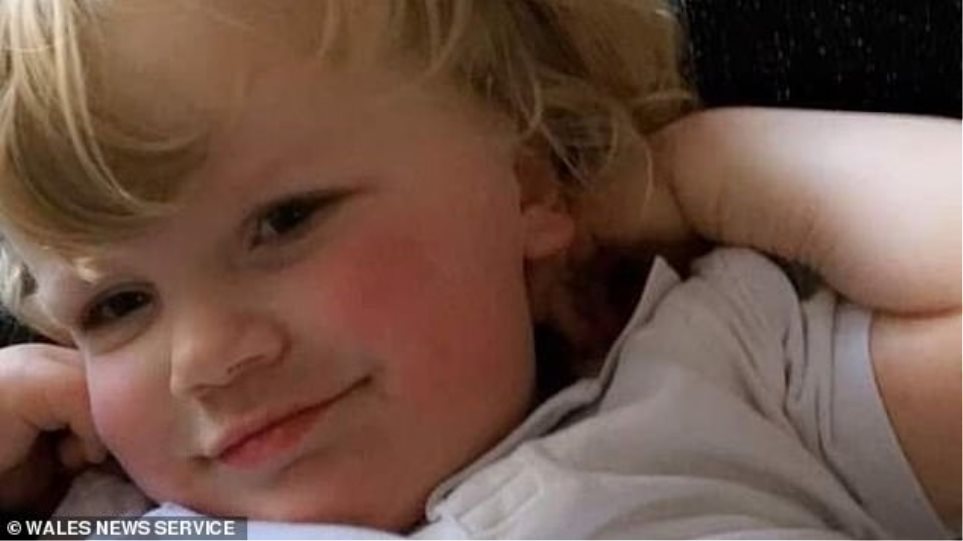 Κως: Η πόρτα του δωματίου δεν έκλεινε με αλυσίδα, καταγγέλει η Βρετανίδα μητέρα του 5χρονου που πνίγηκε σε πισίνα - Φωτογραφία 1