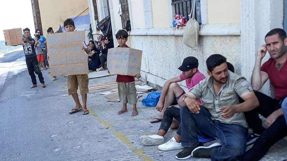 Δήμαρχος Σύμης: Έχουν αρχίσει ν' ανοίγουν σπίτια - Το λιμενικό κάνει τον ταξιτζή στους μετανάστες - Φωτογραφία 1
