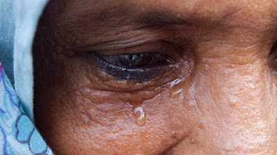 Όταν Μια Μάνα Κλαίει, Λυγίζει Ακόμη Κι Ο Θεός - Φωτογραφία 1