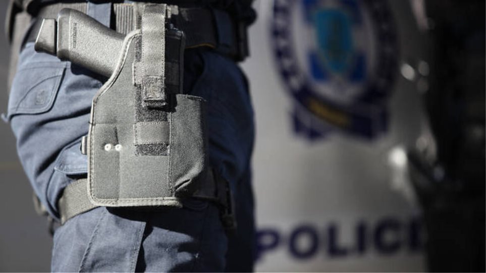 Κεραμεικός: Έκλεψαν γεμιστήρες με 50 φυσίγγια από αυτοκίνητο αστυνομικού - Φωτογραφία 1
