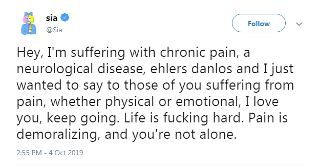 Η Sia μιλά για πρώτη φορά για την σπάνια ασθένεια από την οποία πάσχει  Μέσα από ένα tweet έκανε γνωστή την ασθένειά της. - Φωτογραφία 2