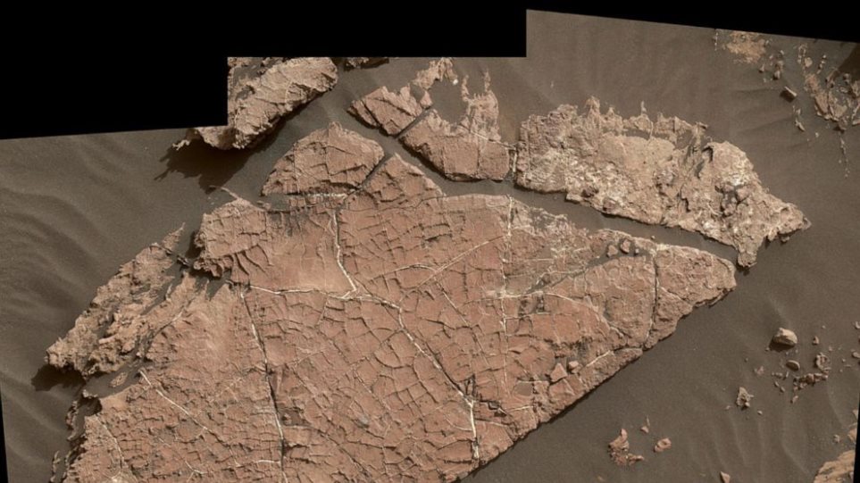 NASA: Το Curiosity ανακάλυψε αρχαία λίμνη με «ασυνήθιστα άλατα» στον Άρη - Φωτογραφία 1