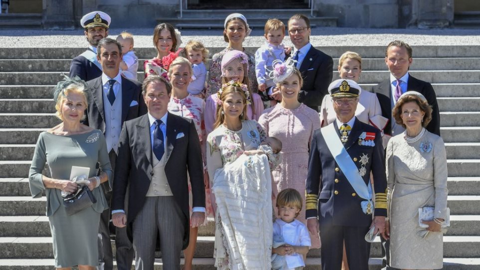 Δύσκολοι καιροί για... μικρούς πρίγκιπες: Ο βασιλιάς της Σουηδίας αφαίρεσε τον τίτλο από 5 εγγόνια του - Φωτογραφία 1
