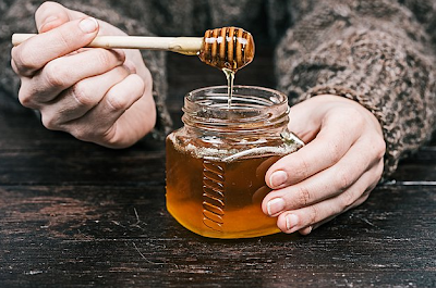 Τι θα συμβεί στο σώμα σου αν αρχίσεις να τρώς μέλι πριν κοιμηθείς - Φωτογραφία 1
