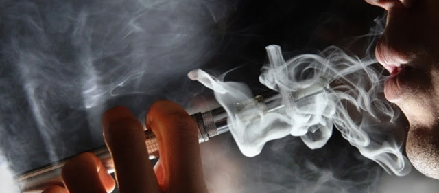Ηλεκτρονικό τσιγάρο όπως… τοξικά αέρια – Τι έδειξαν οι βιοψίες στους πνεύμονες ασθενών - Φωτογραφία 1