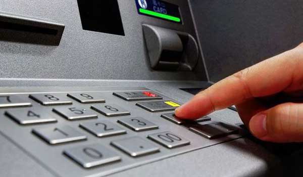 Νέες χρεώσεις από τις τράπεζες: Θα πληρώνουμε έκδοση PIN, ερώτηση υπολοίπου και ανανέωση κάρτας - Φωτογραφία 1