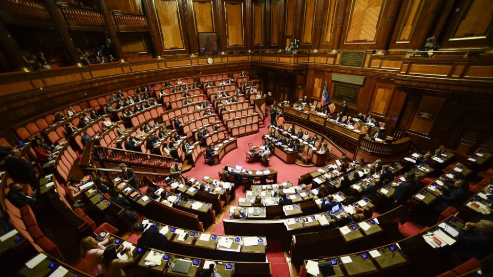 Ιταλία: Ενθουσιασμός, αλλά και φωνές, από την απόφαση για μείωση στον αριθμό βουλευτών - Φωτογραφία 1
