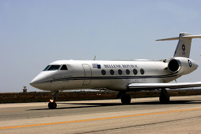 Το πρωθυπουργικό αεροπλάνο στην Κρήτη για μεταφορά ασθενή - Φωτογραφία 1