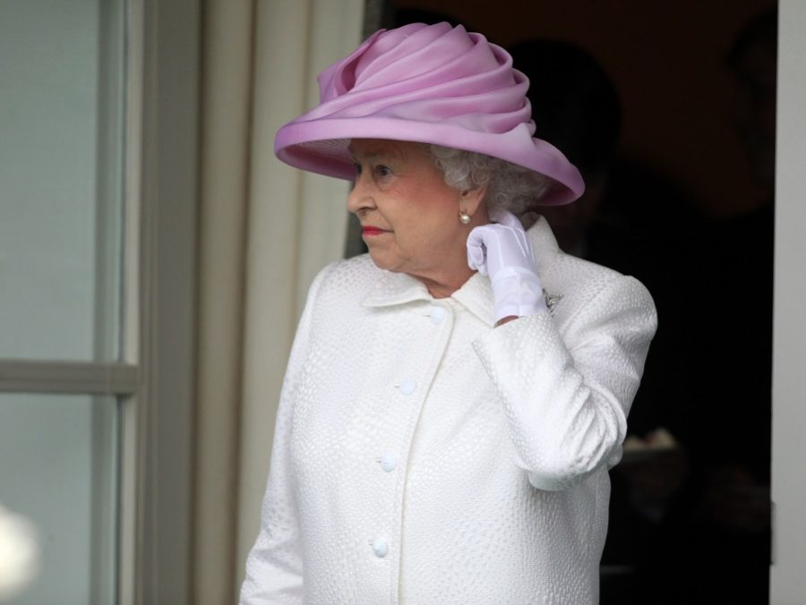 Aυτός είναι ο λόγος που η βασίλισσα Ελισάβετ φοράει πάντοτε γάντια - Φωτογραφία 1
