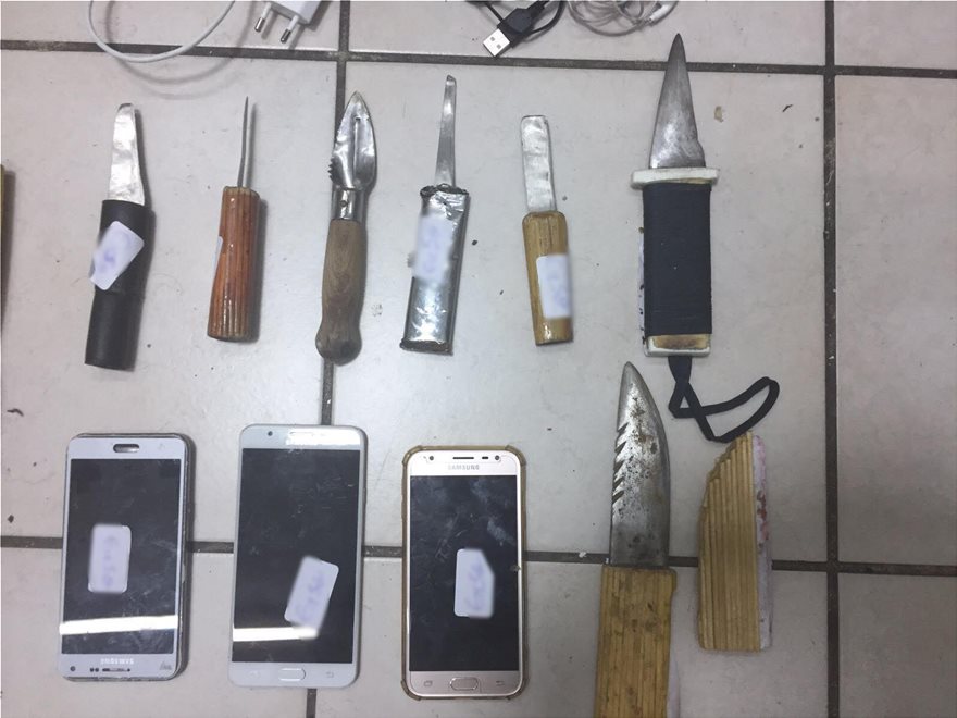 Νέα έρευνα της ΕΛΑΣ στις φυλακές Κορυδαλλού: Κατασχέθηκαν μαχαίρια, ρόπαλα, κινητά και ναρκωτικά - Φωτογραφία 2