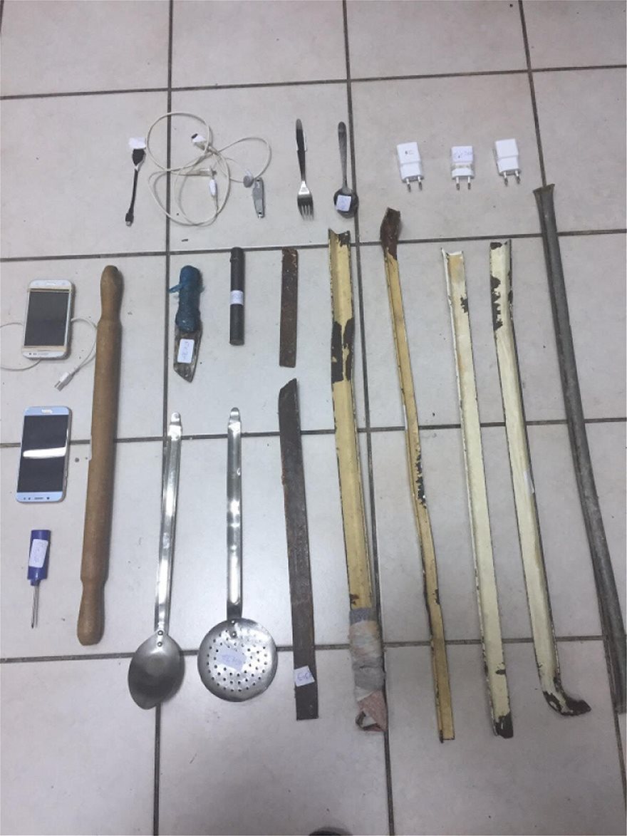 Νέα έρευνα της ΕΛΑΣ στις φυλακές Κορυδαλλού: Κατασχέθηκαν μαχαίρια, ρόπαλα, κινητά και ναρκωτικά - Φωτογραφία 4