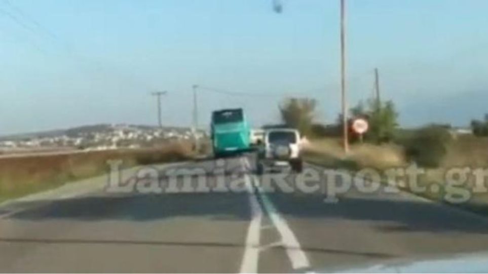 Βίντεο: Επικίνδυνες προσπεράσεις από οδηγό λεωφορείου των ΚΤΕΛ στη Λαμία - Φωτογραφία 1