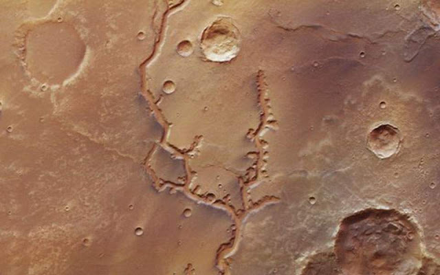 Νέες φωτογραφίες αρχαίων κοιλάδων στον Αρη από το διαστημικό σκάφος Mars Express - Φωτογραφία 1