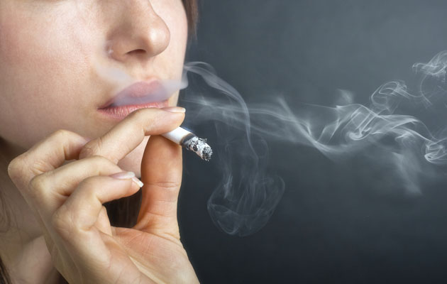 1 στους 3 Έλληνες δηλώνει καπνιστής, ενώ 1 στους 3 δηλώνει πρώην καπνιστής. - Φωτογραφία 1