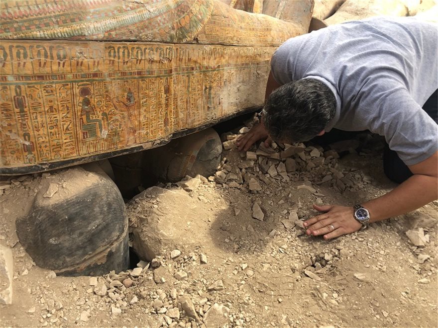Αίγυπτος: Αρχαιολόγοι ανακάλυψαν τάφο με 20 άθικτες σαρκοφάγους - Φωτογραφία 2