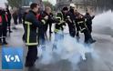 Γαλλία: Αστυνομικοί έριξαν δακρυγόνα σε πυροσβέστες που διαδήλωναν στο Παρίσι - Φωτογραφία 2