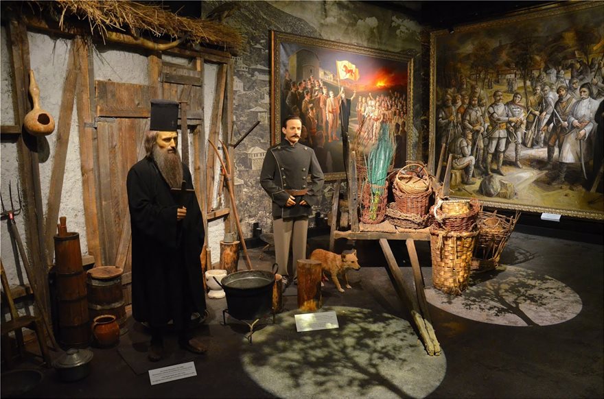 Σκόπια: Λειτουργεί ακόμα το προκλητικό «Μουσείο Μακεδονικού Αγώνα» - Δείτε φωτογραφίες - Φωτογραφία 5