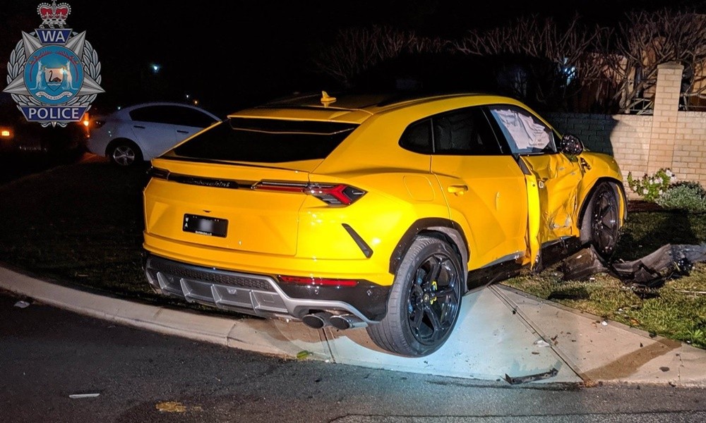 14χρονος προκαλεί χάος στο δρόμο και καταστρέφει μια Lamborghini - Φωτογραφία 3