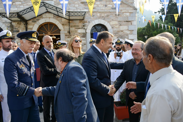 Παρουσία ΥΕΘΑ Νικόλαου Παναγιωτόπουλου στις εορταστικές εκδηλώσεις για τη συμπλήρωση 107 χρόνων από την Απελευθέρωση της Θάσου - Φωτογραφία 9