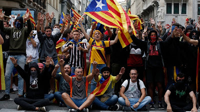 Παραλύει η Βαρκελώνη: Γενική απεργία, χιλιάδες διαδηλωτές στους δρόμους, κλειστά μνημεία - Φωτογραφία 1