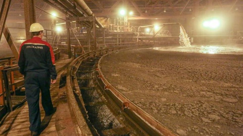 Τουλάχιστον 13 νεκροί μετά την κατάρρευση φράγματος σε χρυσωρυχείο στη Σιβηρία - Φωτογραφία 1