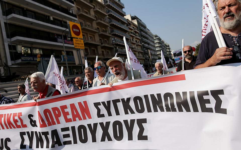 Πορεία στο κέντρο της Θεσσαλονίκης για αύξηση δρομολογίων του ΟΑΣΘ - Φωτογραφία 1