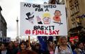 Brexit: Οργή λαού έξω από το Κοινοβούλιο! Απίστευτες εικόνες - Φωτογραφία 6