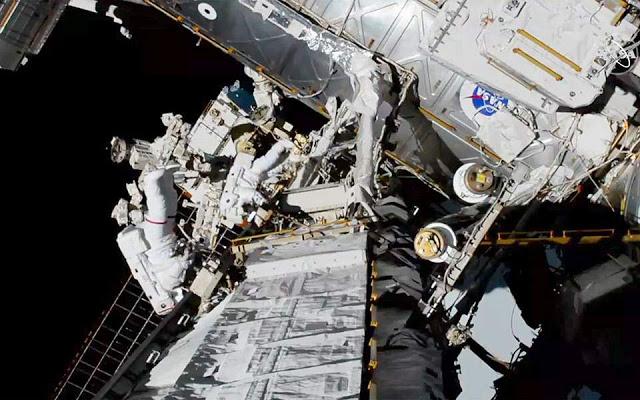 Πρώτη φορά δύο γυναίκες πραγματοποιούν από κοινού διαστημικό περίπατο - Φωτογραφία 1