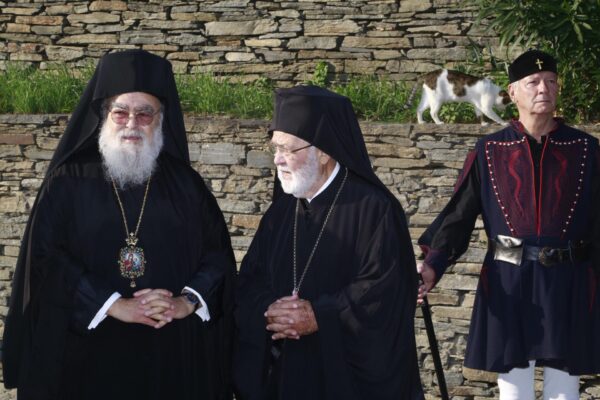 12630 - Φθάνουν οι Ηγούμενοι και Αντιπρόσωποι των Μονών στις Καρυές για την Επίσημη Υποδοχή του Πατριάρχη - Φωτογραφία 13