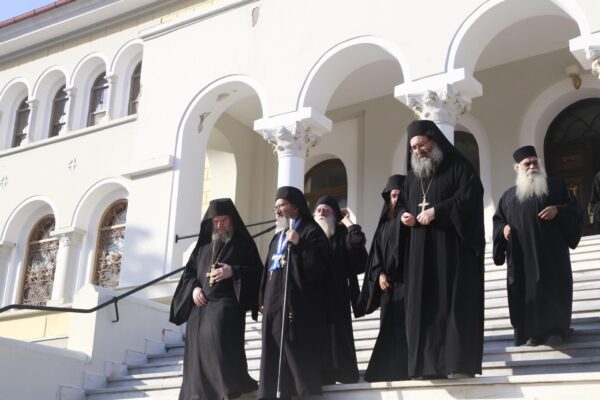12630 - Φθάνουν οι Ηγούμενοι και Αντιπρόσωποι των Μονών στις Καρυές για την Επίσημη Υποδοχή του Πατριάρχη - Φωτογραφία 8