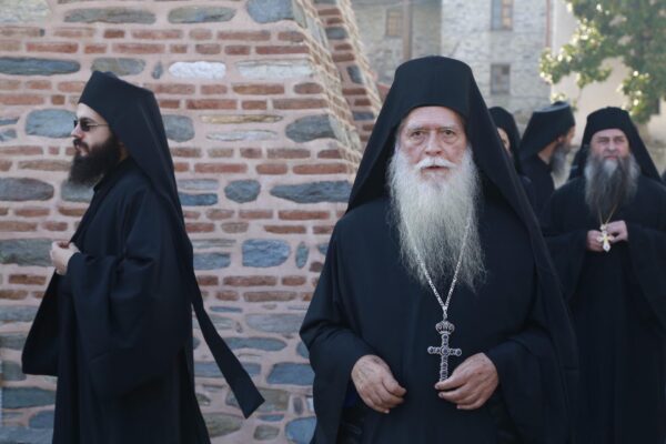 12630 - Φθάνουν οι Ηγούμενοι και Αντιπρόσωποι των Μονών στις Καρυές για την Επίσημη Υποδοχή του Πατριάρχη - Φωτογραφία 9