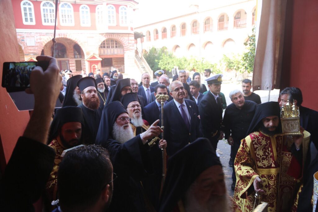 12641 - Ιστορική επίσκεψη του Οικουμενικού Πατριάρχη στην Ι.Μ. Μ. Βατοπαιδίου, τριάντα χρόνια μετά… (φωτογραφίες και βίντεο) - Φωτογραφία 1